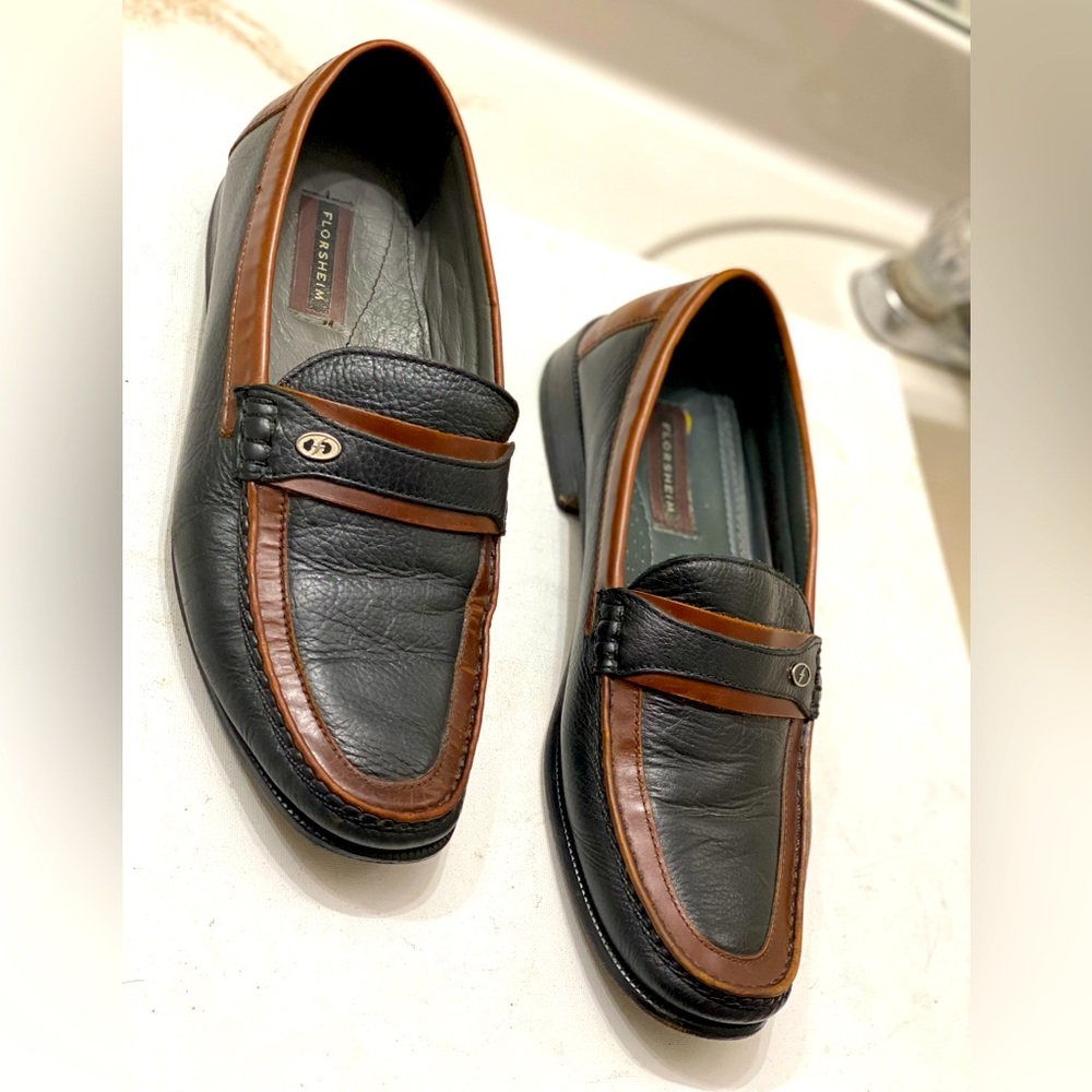 Florsheim Men’s leather loafers size 12B in excellent condition. Genuine leather